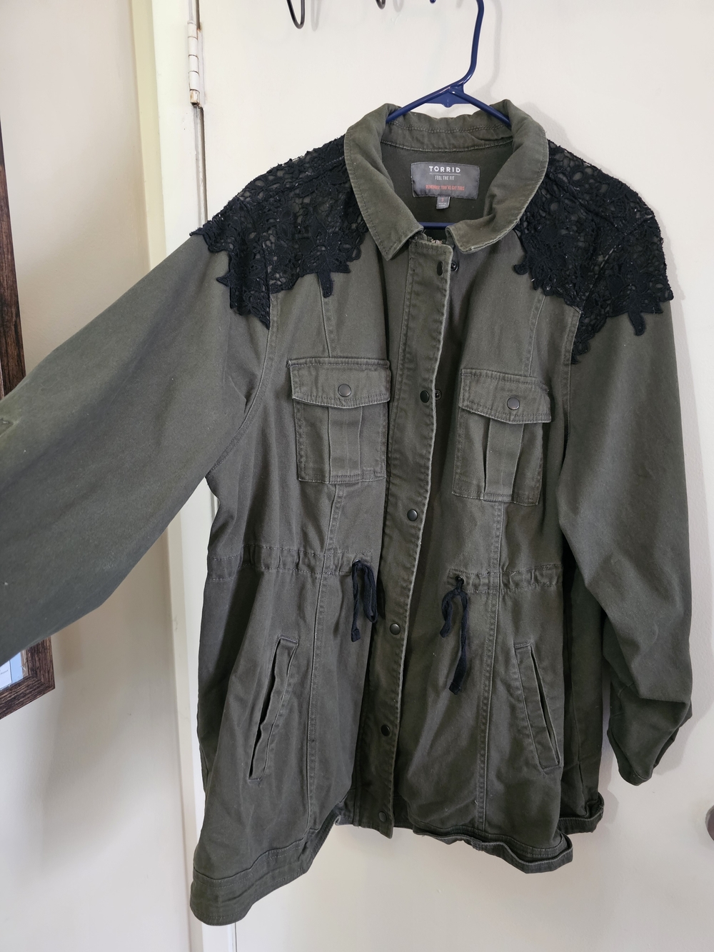 torrid Olive Green Utility Anorak with Black Lace Shoulders - Picture 3 of 5